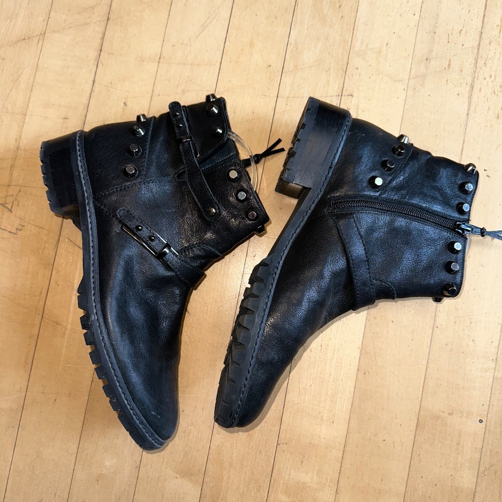 Stuart Weitzman Black Leather Gowest moto bootie, 7.5  CB2501 - Picture 5 of 7